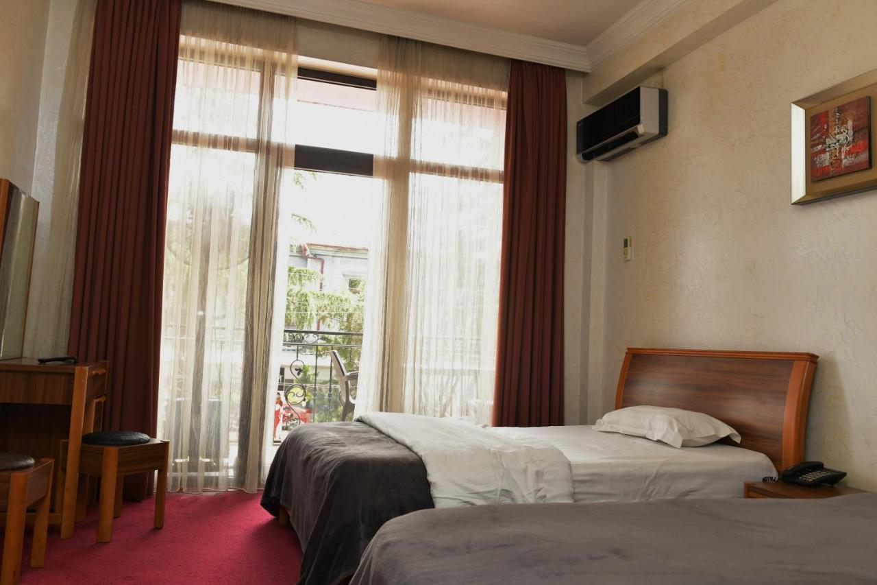 Antika Hotel Batumi Exterior foto