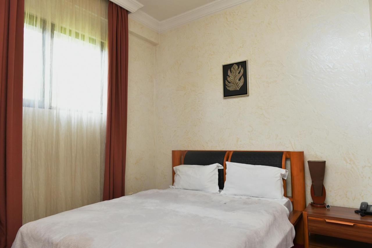 Antika Hotel Batumi Exterior foto
