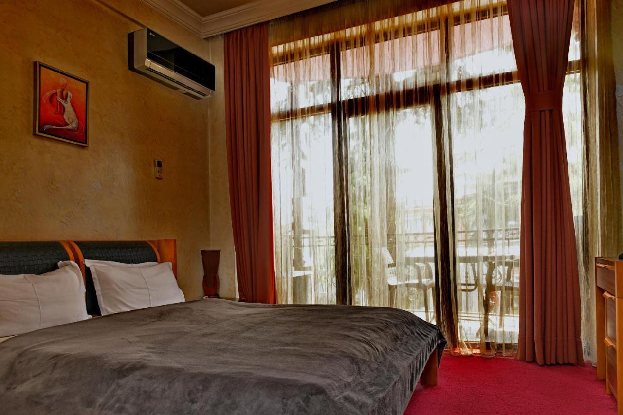Antika Hotel Batumi Exterior foto